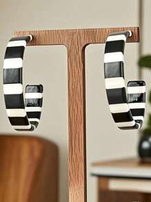 1 Pair Casual Women C-Shaped Hoop Earrings, Black And White Zebra Stripe Acrylic, Fashionable Jewelry For Party And Everyday