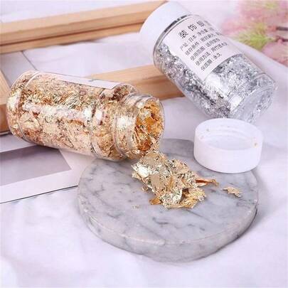 2克食用金箔，可用于烹饪、饮料、甜点、蛋糕、冰淇淋装饰