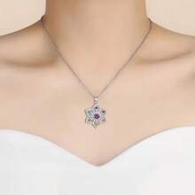 Collana con pendente floreale in zirconia cubica regolabile e colorato, per un uso quotidiano, ipoallergenica, articolo di moda, idea regalo per il compleanno delle donne