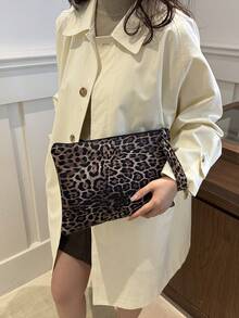 女士随机印花豹纹手拿包