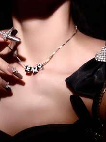 1 chiếc vòng cổ xúc xắc chữ cái tùy chỉnh, vòng cổ mặt dây chuyền bằng thép không gỉ có chữ cái đầu "MAMA" được cá nhân hóa theo phong cách cổ điển, thời trang, đơn giản, giản dị, độc đáo, món quà lý tưởng cho bạn gái, mẹ, gia đình, bạn bè, con gái, kỷ niệm, ngày lễ tình nhân, ngày của mẹ, sinh nhật, tốt nghiệp, trang phục hàng ngày, đám cưới, tiệc tùng - Dây chuyền hộp bạc - Xem 5