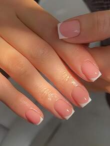 24片美甲贴纸，短方形，可爱简约，慕斯粉色，白色法式全覆盖，为女性和女孩增添浪漫气息。包含1片贴纸和1个迷你指甲锉，适合派对、约会和日常佩戴。果冻凝胶假指甲随机发货。美甲用品