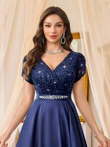 MIUSOL Đầm maxi dự tiệc trang trọng, ren hoa đính sequin, cổ chữ V, tay cánh hoa, chất liệu satin, vạt bất đối xứng, xếp ly, thích hợp cho khách dự đám cưới, lễ tốt nghiệp, tiệc gala và các dịp khác vào mùa hè. - Màu xanh hải quân - Xem 8