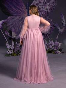 Faeriesty Dressalisa 加大码优雅孕妇礼服，V 领和透明薄纱长袖 | 花卉装饰 A 字廓形，适合孕期写真拍摄、迎婴派对、婚礼宾客活动、正式里程碑庆典和人像拍摄 | 专为准妈妈设计的永恒新娘风格设计 - 藕粉色 - 查看 2