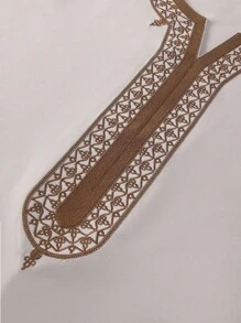 Neu in islamischer, weiter arabischer Herren Robe mit Stickerei, traditionelle marokkanische Männer Gandoura Gebets- und Freizeitkleidung