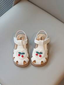 Nuevas sandalias para niñas con diseño hueco, suela suave antideslizante, lindas, ligeras y cómodas para el verano