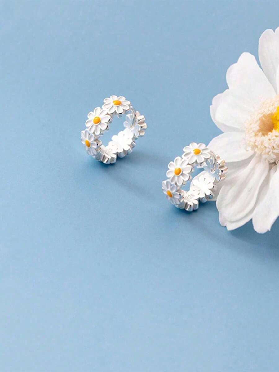 一对简约时尚雏菊花图案油彩耳钉 - 彩色 - 查看 1
