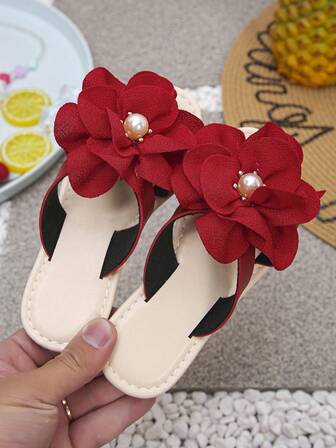 夏季新款时尚闪亮水钻串珠女童软底方头拖鞋。