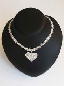 Fashionable Elegant Luxury Heart-Shaped Rhinestone Necklace
