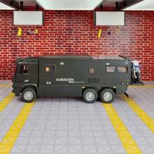 ESCBBXX Modelo de coche de aleación de simulación de un vehículo todoterreno urbano de alto rendimiento, con carrocería de aleación de zinc. Puede abrirse por ambos lados, con múltiples partes activas. El modelo de coche tiene funciones simuladas de sonido y luz, con detalles ricos, mano de obra fina y buena calidad. Es adecuado para coleccionar y regalar a amigos en cumpleaños, vuelta al colegio