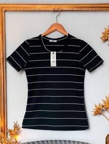 Black Striped T-Shirt - 黑色條紋 - 查看 1
