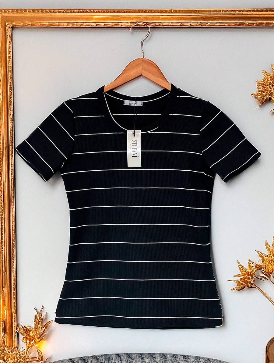 Black Striped T-Shirt - 黑色條紋 - 查看 1