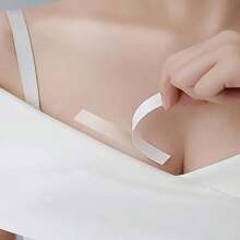 36 pièces Bandes adhésives de mode puissantes et double-face - Ruban transparent PET pour robes et chemisiers, fixation de cols et de bretelles, qualité inférieure, couleur beige pâle douce, à utiliser avec précaution pour ajuster les vêtements, matériau hypoallergénique