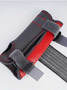 1个手掌保护套，适合日常健身锻炼，是送给热爱运动的朋友的绝佳礼物