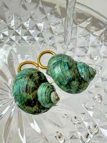 1 对不对称形状天然贝壳不锈钢防水耳环，夏季海滩时尚珠宝，夸张设计天然宝石，适合女性