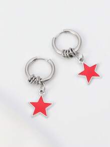 1 paire de boucles d'oreilles en acier inoxydable de style punk avec étoile argentée. Accessoires à la mode convenant pour le port quotidien des femmes