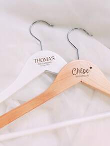 个性化婚礼衣架 - 蝴蝶结新娘衣架、木制雕刻伴娘衣架、定制姓名衣架、个性化新娘衣架 - 婚礼衣架 - 伴娘衣架 - 木制雕刻衣架 - 新娘礼服衣架 - 婚礼姓名衣架 - 彩色 - 查看 5