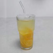 1 pieza, Vaso de vidrio con rayas, con pajita y tapa - 20.29oz/600ml, llamativo vaso de vidrio para beber, apto para café, té, whisky, leche, americano con hielo y bebidas de latte