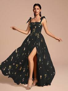 迷人浪漫网眼面料舞会礼服，配有细肩带、花卉刺绣和蝴蝶结细节、喇叭形下摆和高开衩 - 黑色 - 查看 1