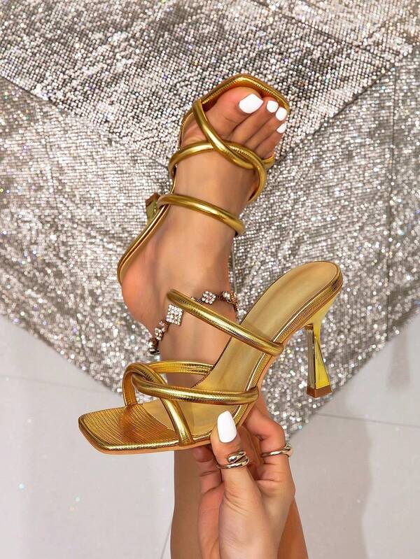 Sandali con tacco alto da donna con decorazione a piramide dorata, eleganti ciabatte con tacco alto da festa