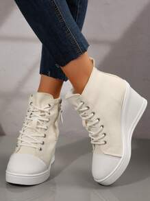 2025 Novo Tênis de Lona Branco de Plataforma Casual Tipo Cunha para Primavera/Outono, Sapatos Estudantis de Elevador Plano para Mulheres