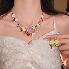 Conjunto de collar y aretes de flores y hojas de acrilico color rosa y morado con cristales y perlas, cadena delicada para la clavícula para fiestas, bodas y festivales - flores - Ver 15