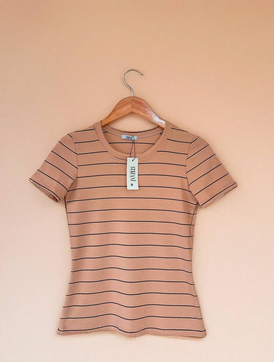 Nude Striped T-Shirt - Desnudo A Rayas - Ver 1