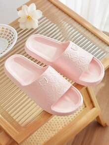 Dép đi trong nhà hình gấu hoạt hình dễ thương, chất liệu EVA, phù hợp cho nữ, đế mềm mại, lý tưởng để sử dụng trong nhà, phòng tắm. #BánChạyNhất #BánChạyNhanh. Thoải mái khi sử dụng trong nhà. Có nhiều màu sắc. Phù hợp cho cả nam và nữ, đi làm và mặc thường ngày. Thích hợp cho mọi mùa. Dùng cho bãi biển, kỳ nghỉ, ở nhà. Nhẹ và thoáng khí, không gây khó chịu cho chân. - Hồng - Xem 15