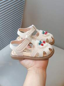 Nuevas sandalias para niñas con diseño hueco, suela suave antideslizante, lindas, ligeras y cómodas para el verano