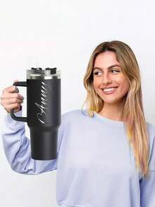 1个定制文字不锈钢手柄车载杯，大容量手柄保温杯，车载杯，多种颜色可选，多功能，易于清洁，可重复使用（不锈钢/塑料吸管随机发货）