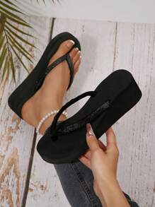 Women's Rhinestone Decorated Flip Flops. Fashion Thick-Sole Lightweight Comfortable Slippers. Outdoor Comfortable Beach Sandals