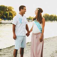 Blaue Baby Shower Schärpe, "Mommy To Be" Schärpe und "Daddy To Be" Abzeichen, Baby Shower Dekorationen für Jungen, Geschenk für Geschlechts-Enthüllungen, Baby Shower Gastgeschenke