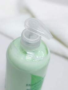 ELIZABETH ARDEN 伊丽莎白雅顿绿茶身体乳/润肤霜，500毫升。这款滋养保湿霜富含芬芳的绿茶提取物，令肌肤柔软润泽。天然成分的和谐融合，带来令人愉悦、焕活身心、平衡肌肤的香氛体验。 - Body Lotion 500ml New - 查看 4