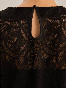 Amyenjoylife 女士优雅短袖蕾丝泡泡袖镂空衬衫T恤 - 黑色 - 查看 6