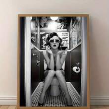 Impresión en lienzo de una mujer con glamour vintage en el inodoro, arte de pared humorístico en blanco y negro para la decoración de la sala de estar, dormitorio, oficina o comedor, decoración del baño, 2D plano, perfecto para la decoración de la habitación con un marco opcional - Multicolor - Ver 1