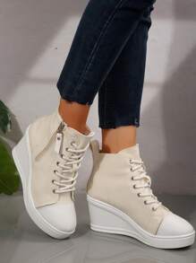 2025 Novo Tênis de Lona Branco de Plataforma Casual Tipo Cunha para Primavera/Outono, Sapatos Estudantis de Elevador Plano para Mulheres