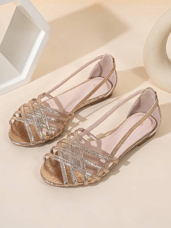 Szerokie, płaskie sandały damskie w dużych rozmiarach (ten model jest za duży, odpowiedni na szerokie stopy)