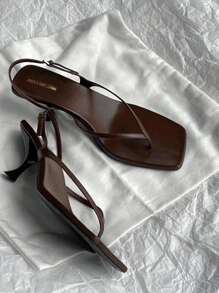 Sandalias de tacón alto con estilo francés para mujer, nuevas sandalias de verano con puntera puntiaguda, tacón, tira trasera y tacón de gatito