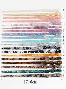 1个女士时尚简约优雅亚克力发夹，适合日常佩戴，可做发髻、盘发、发夹、发饰、发型设计，也可作为学习用品、发饰或头部配饰。