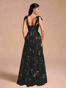 迷人浪漫网眼面料舞会礼服，配有细肩带、花卉刺绣和蝴蝶结细节、喇叭形下摆和高开衩 - 黑色 - 查看 3