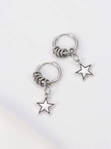 1 paire de boucles d'oreilles en acier inoxydable de style punk avec étoile argentée. Accessoires à la mode convenant pour le port quotidien des femmes