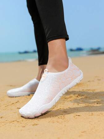 1 Pair Women's Outdoor Water Shoes, Mesh Uppers, Rubber Sole, Breathable And Comfortable Beach, Swimming, Diving, Surfing, Water Sports Shoes With Five Toes And Anti-Slip Rubber
