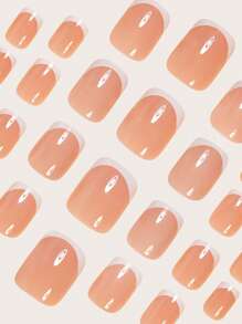 Atualize instantaneamente seu visual com 24 peças de unhas postiças de formato quadrado curto. Conjunto de unhas falsas de cobertura total em rosa francês clássico minimalista. O conjunto inclui 1 Peça folha de adesivos e 1 Peça mini lixa para mulheres e meninas. Use diariamente no escritório. Unhas falsas com cola de gel jelly são enviadas aleatoriamente
