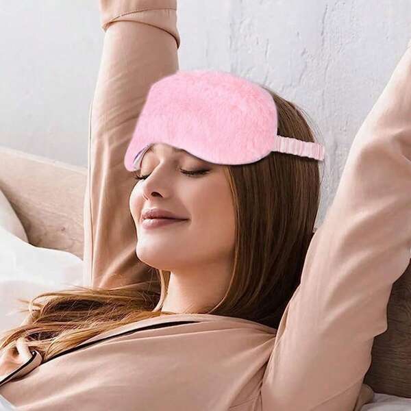 Masque pour les yeux en peluche, convenant à une utilisation à la maison et au bureau en tant que masque de sommeil occultant la lumière. Masque pour les yeux de soins et de beauté au style mignon en peluche.