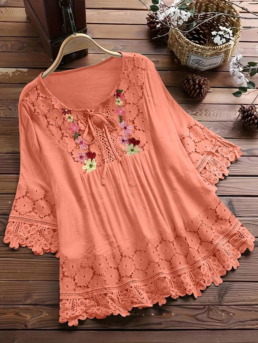 Blusa bohemia vintage para mujer con bordado floral, diseño minimalista casual con patchwork de encaje, estilo romántico con ribete de encaje, blusa artística de estilo bohemio casual, top elegante para vacaciones y desplazamientos, camisa de estilo pastoral fresco para combinar a diario, diseño con cuello en V con lazo, puños y bajo con patchwork de encaje, blusa suave, elegante y femenina, versátil para uso diario, vacaciones y días festivos - Rosa coral - Ver 1