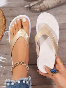 女士平底人字拖，透明筒状设计，适合海滩、居家、街头、夏季穿着，有金色、银色、棕色可选