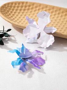 1 Pair Flower Pendant Earrings, European And American Fashion Vacation Style For Women, Color And Flower Shape Randomly Assorted