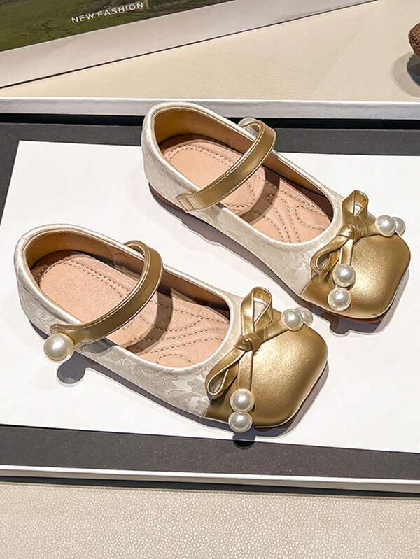 1 par de zapatos planos elegantes y de moda para niñas con parche, perla, moño y diseño floral de princesa