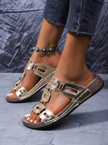 Sandales coulissantes femme à fond épais et doux avec rivets, ajourées. Élégantes, preppy, avec paillettes et carreaux, pour la plage, les fêtes, les vacances, la plage, le mariage bohème chic