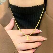 Magic Fish 1pc Classic 26 Alphabet Letter Necklace A-Z Initial Pendant Necklace Stainless Steel Jewelry Gift, Suitable For Daily Wear